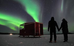 伊纳利湖移动小屋露营地
